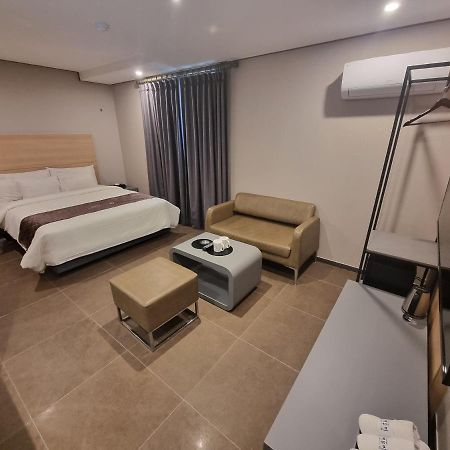 Yeoubi Hotel Jinju Buitenkant foto